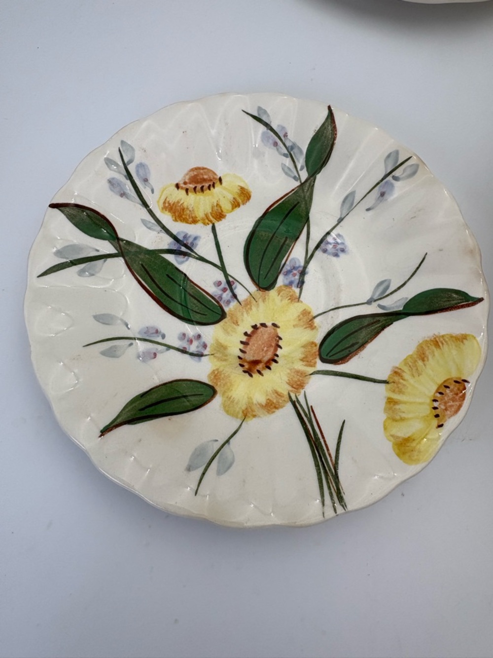 Vintage Southern Potteries Blue Ridge Hand-Painted Yellow Floral Bowl and Plates - Picture 7 of 14